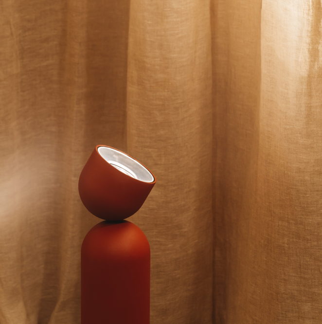 Plusminus Solo lampada terra spot-light led Ø10 cm. con ottica media orientabile Casambi Blue