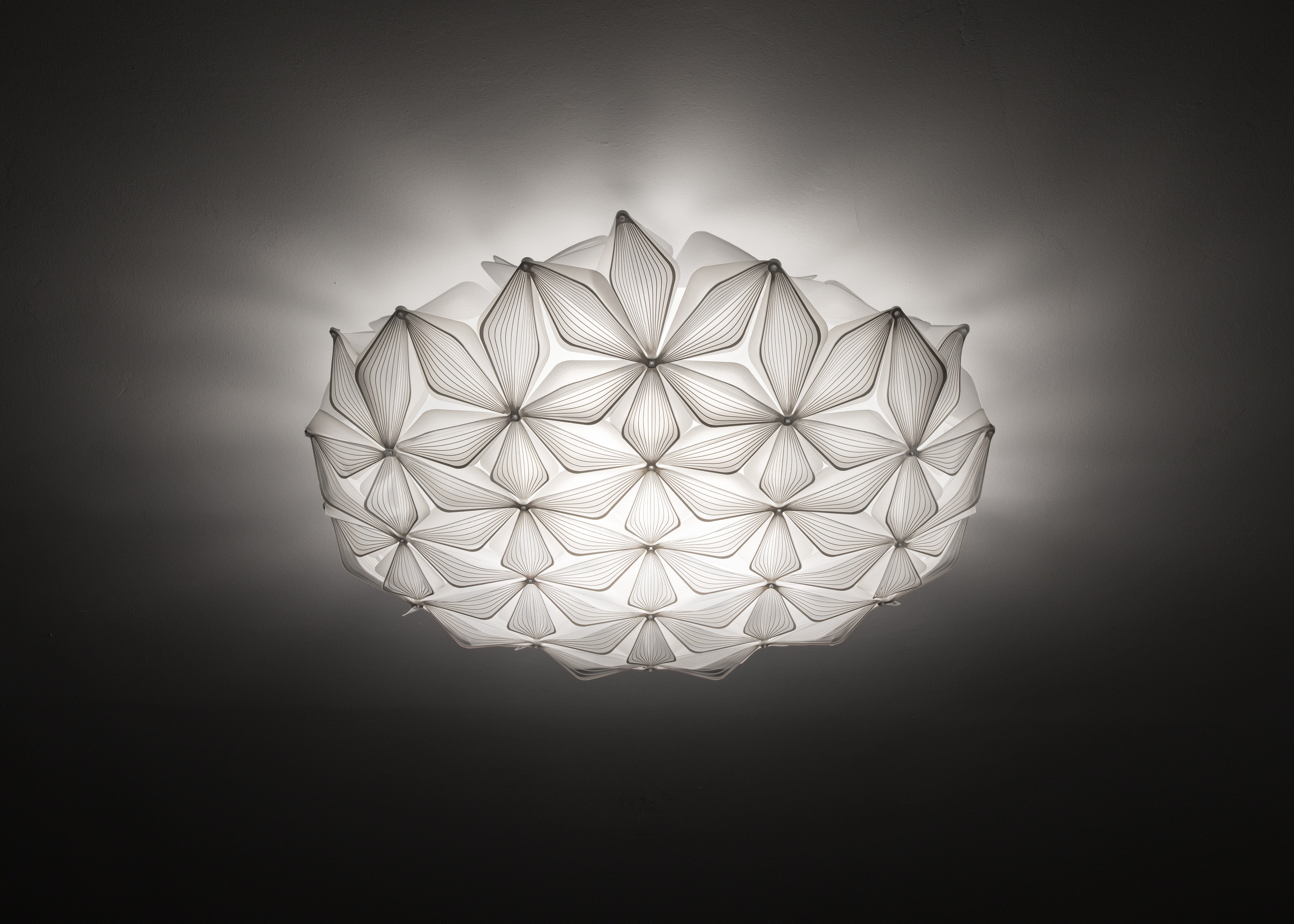 C'est La Vie Ceiling/Wall Large White Lampada da soffitto parete diametro 71 cm.