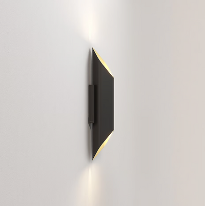 Ako 420 Phase Applique LED 2700K per interno in metallo nero opaco oro
