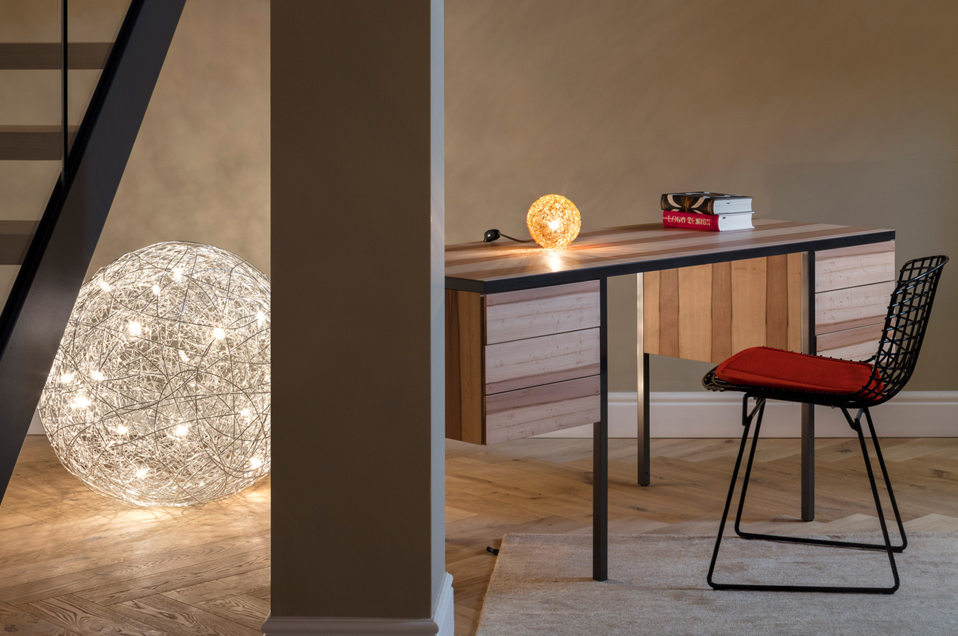 Fil de Fer F Lampada da terra sfera filo in alluminio