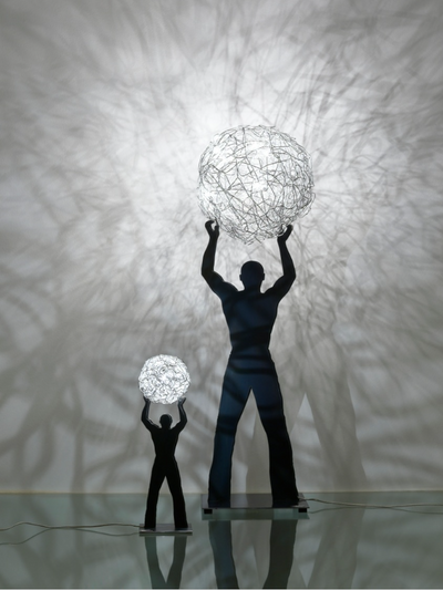 Fil de Fer Uomo della Luce S lampada da tavolo sfera in filo d'alluminio naturale