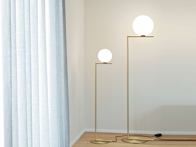 IC Lights F2 Lampada da terra ottone e vetro soffiato Ø30 cm.