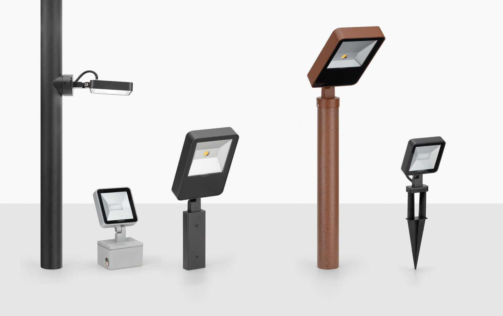 Kit 18 - Tag 210 Asimmetrico H 500 Proiettore LED per esterno in alluminio IP66