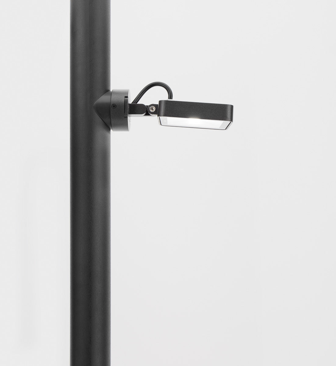 Kit 21 - Tag 210 Asimmetrico Side Post Proiettore LED per esterno in alluminio IP66