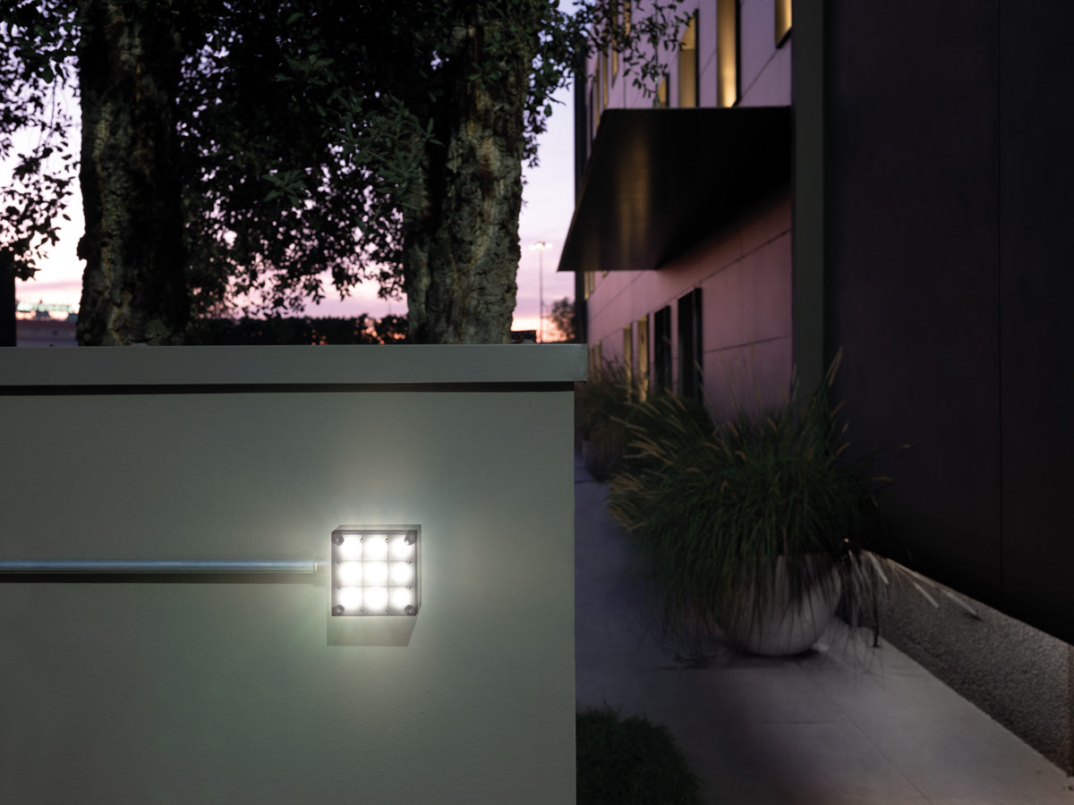 Kobo 110 BK Applique lampada da parete per esterno in policarbonato IP66