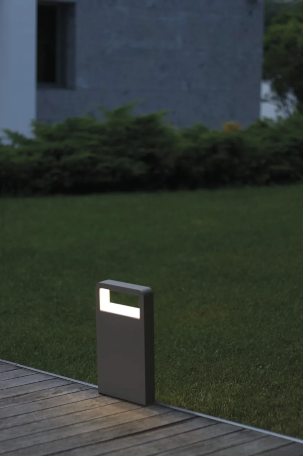 Metoo Bollard H40 cm. Lampada da terra Led per esterno in alluminio pressofuso IP65