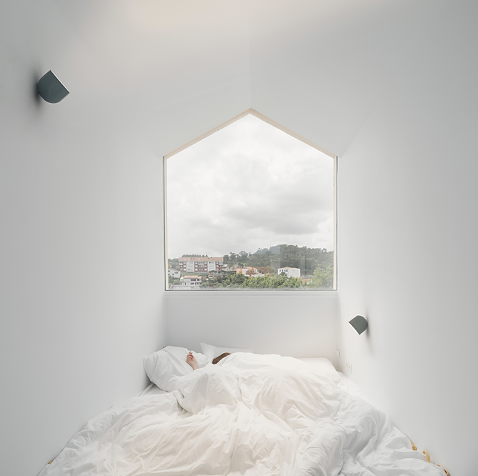 Plusminus Solo spot-light led Ø20 cm. con ottica diffusa orientabile On/Off Beige