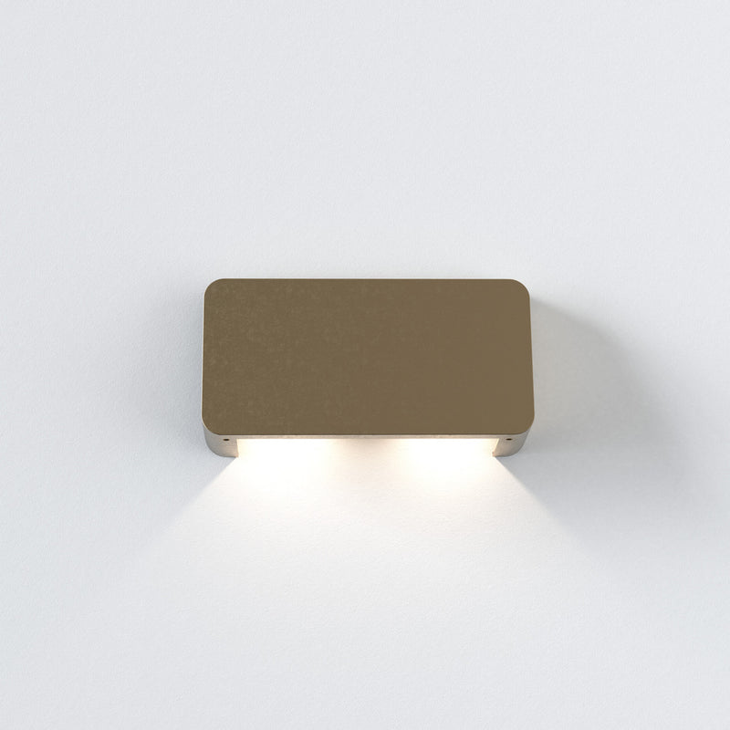 Incline Twin Applique LED per esterno in ottone naturale IP65