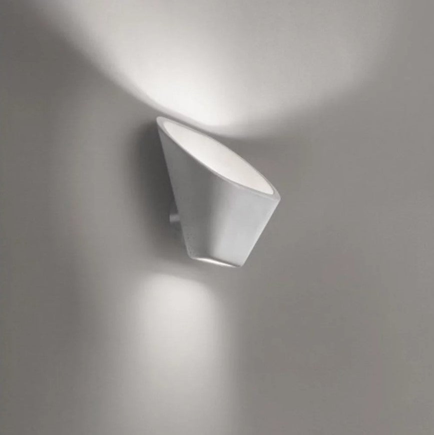 Aplomb Applique Lampada da parete in cemento e alluminio