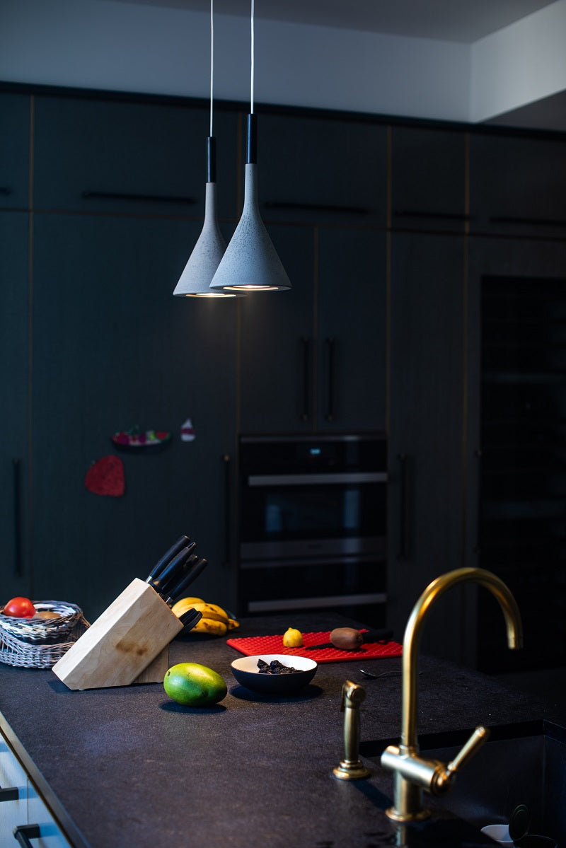 Aplomb Lampadario a sospensione in cemento e alluminio