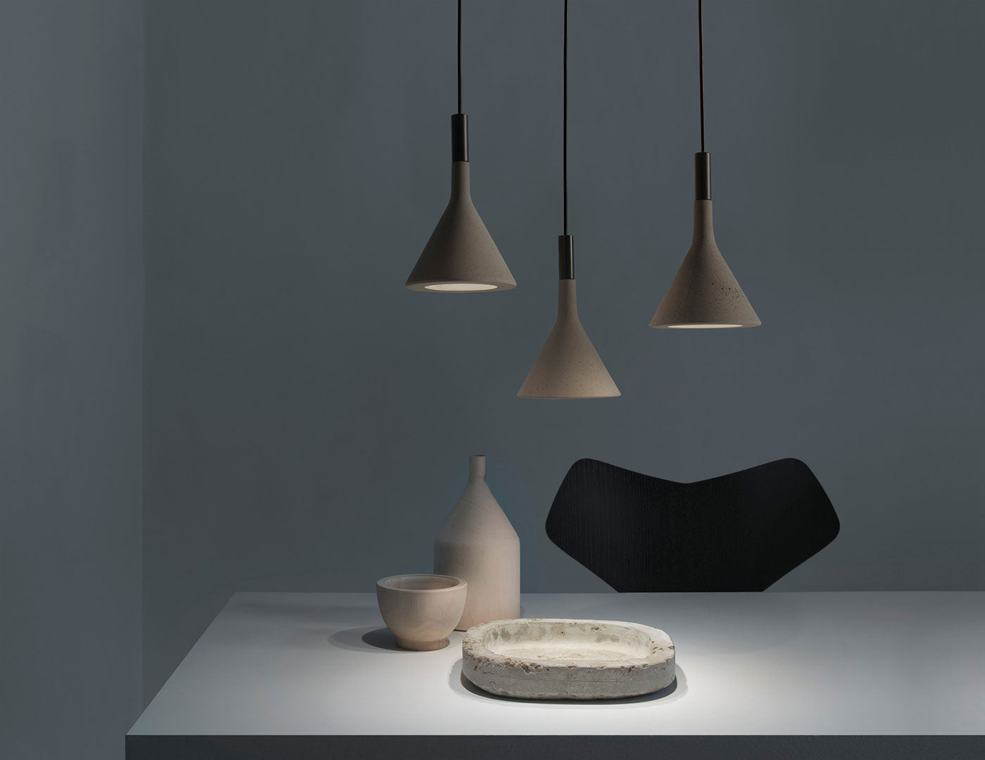Aplomb Mini Lampadario a sospensione in cemento e alluminio