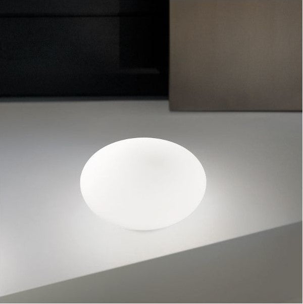 Lucciola LT 18 Lampada tavolo in vetro soffiato satinato diametro 18 cm.